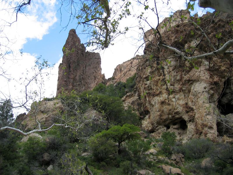 Hike from Woodbury to Rogers Trough Cliff Dwelling in the Superstitions.